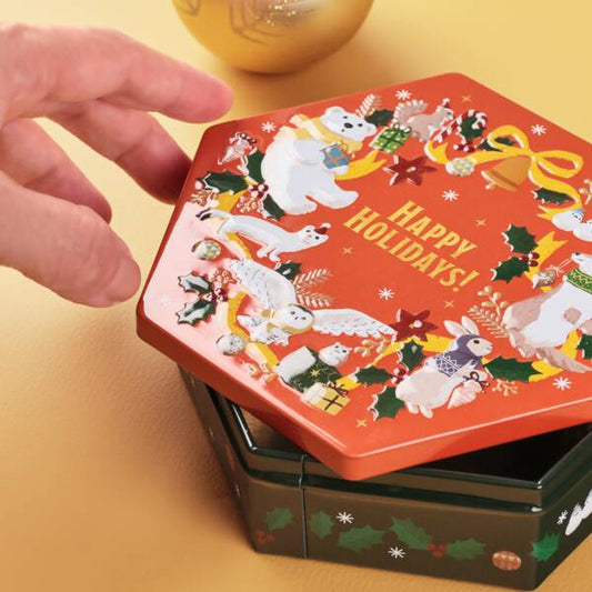 【現貨】【聖誕節限定】KALDI - 聖誕六角形動物花圈鐵盒 (杏仁焦糖批)